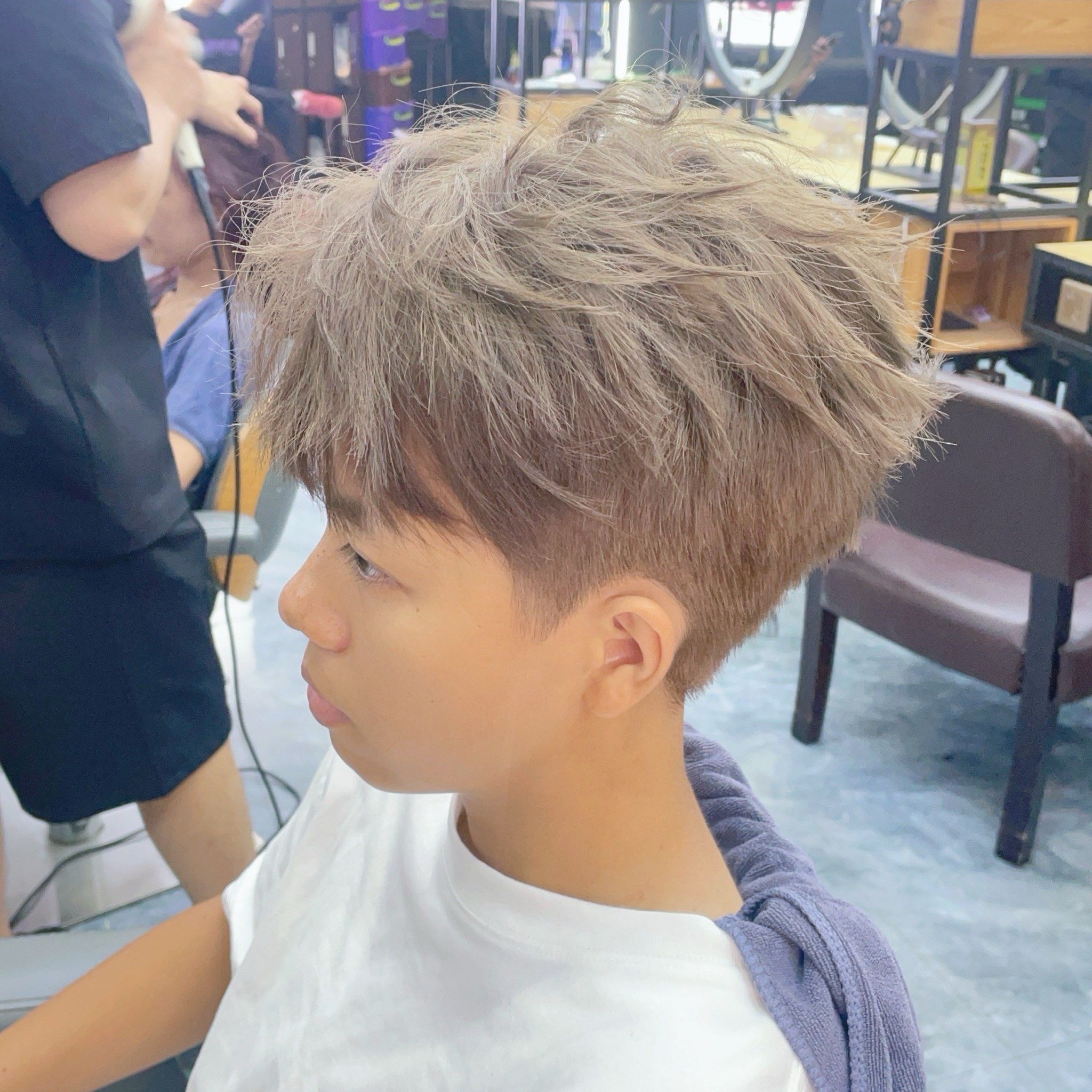 男生染头发什么颜色好看
