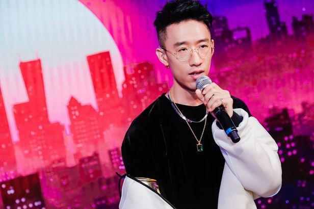 我对你的爱就像河流穿越平原和山丘是什么歌