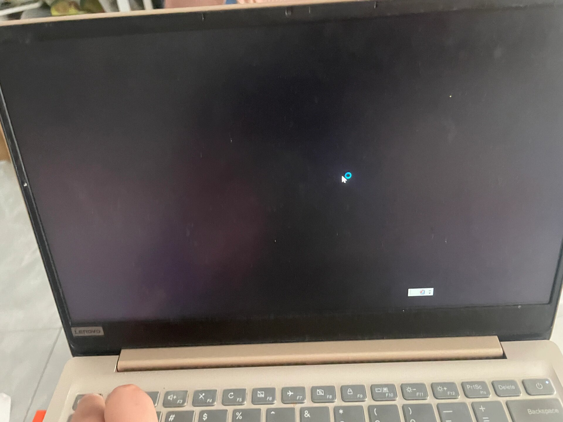 电脑屏幕不停闪烁黑屏